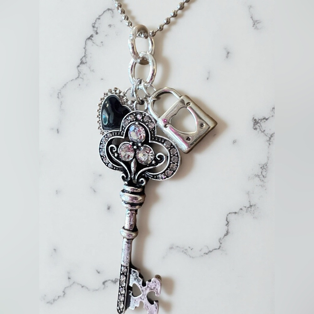 Gorgeous Black and Silver Toned Heart Lock and Key Pendant Necklace - Picture 3 of 17